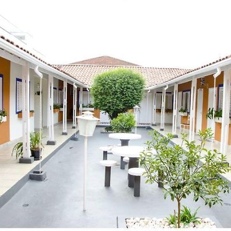 Hotel Gandhi Jacutinga Buitenkant foto